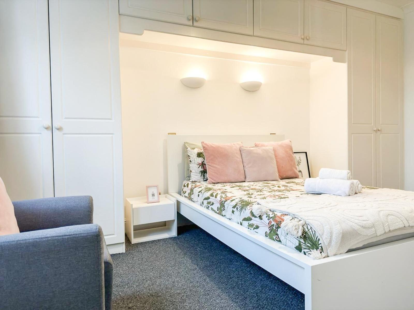 Apartment Cosy Near Hampstead Heath With Free On-site Parking & Private Gardens, Golders Green London