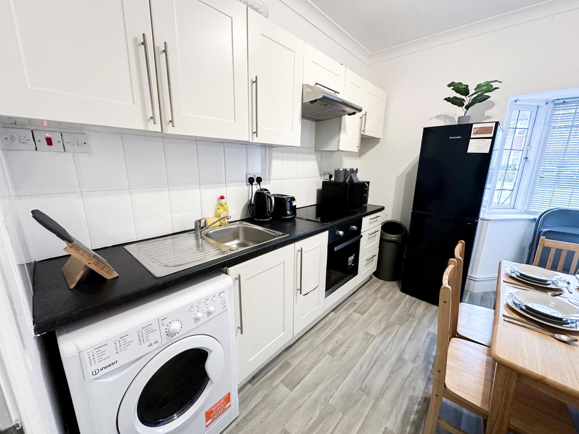 Cosy Near Hampstead Heath With Free On-site Parking & Private Gardens, Golders Green Londres