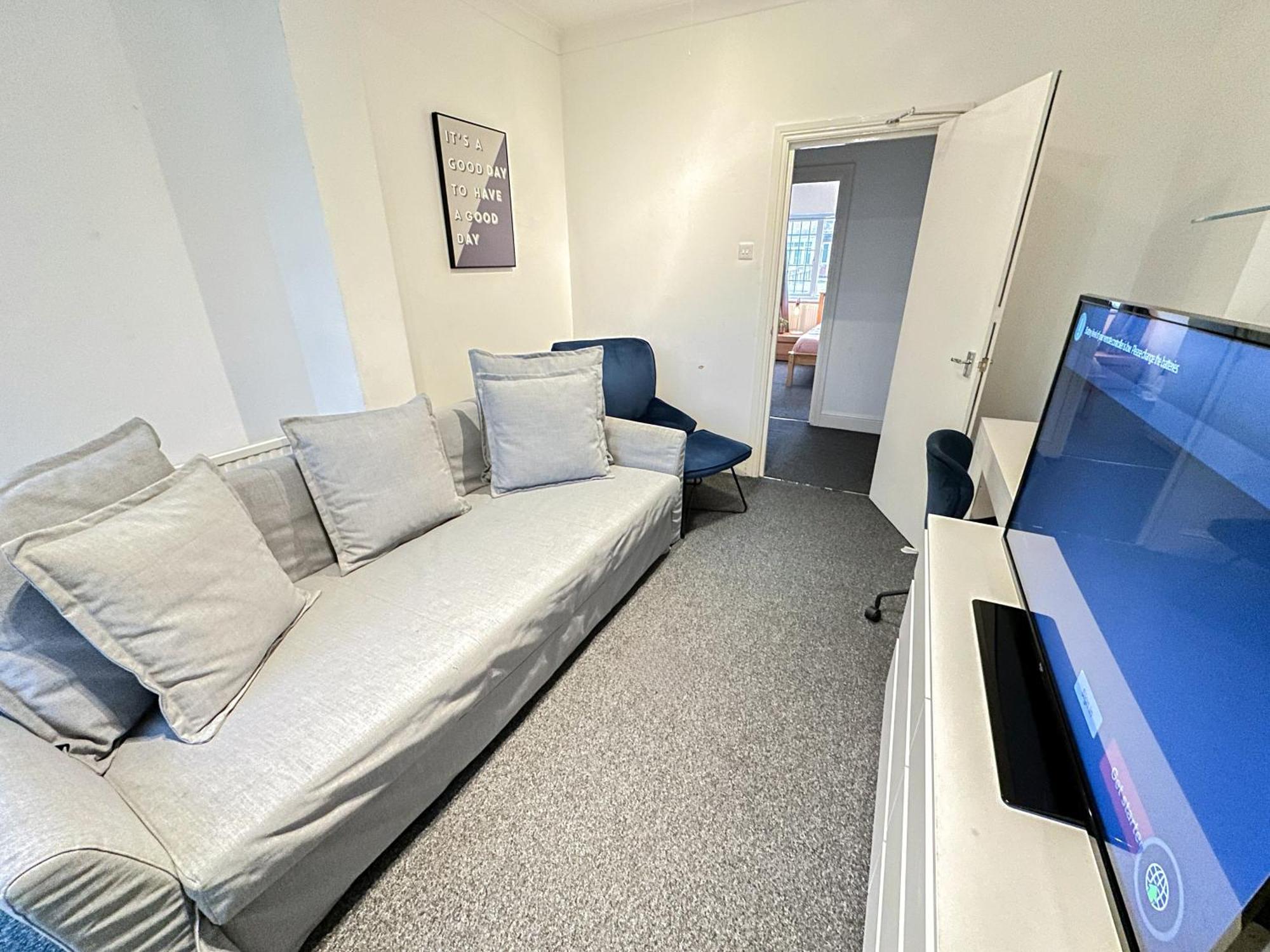 Cosy Near Hampstead Heath With Free On-site Parking & Private Gardens, Golders Green Londres