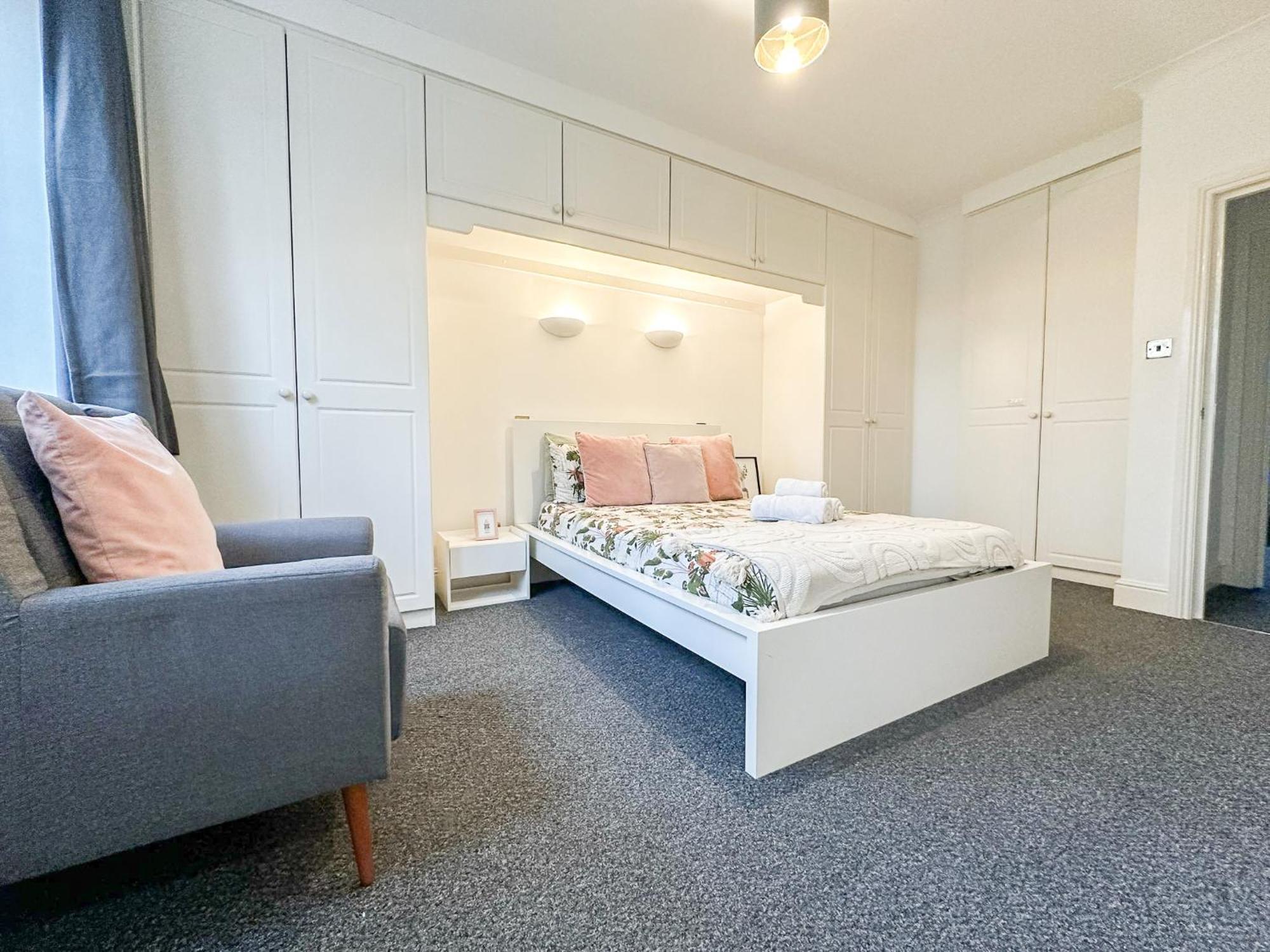 Cosy Near Hampstead Heath With Free On-site Parking & Private Gardens, Golders Green Apartamento