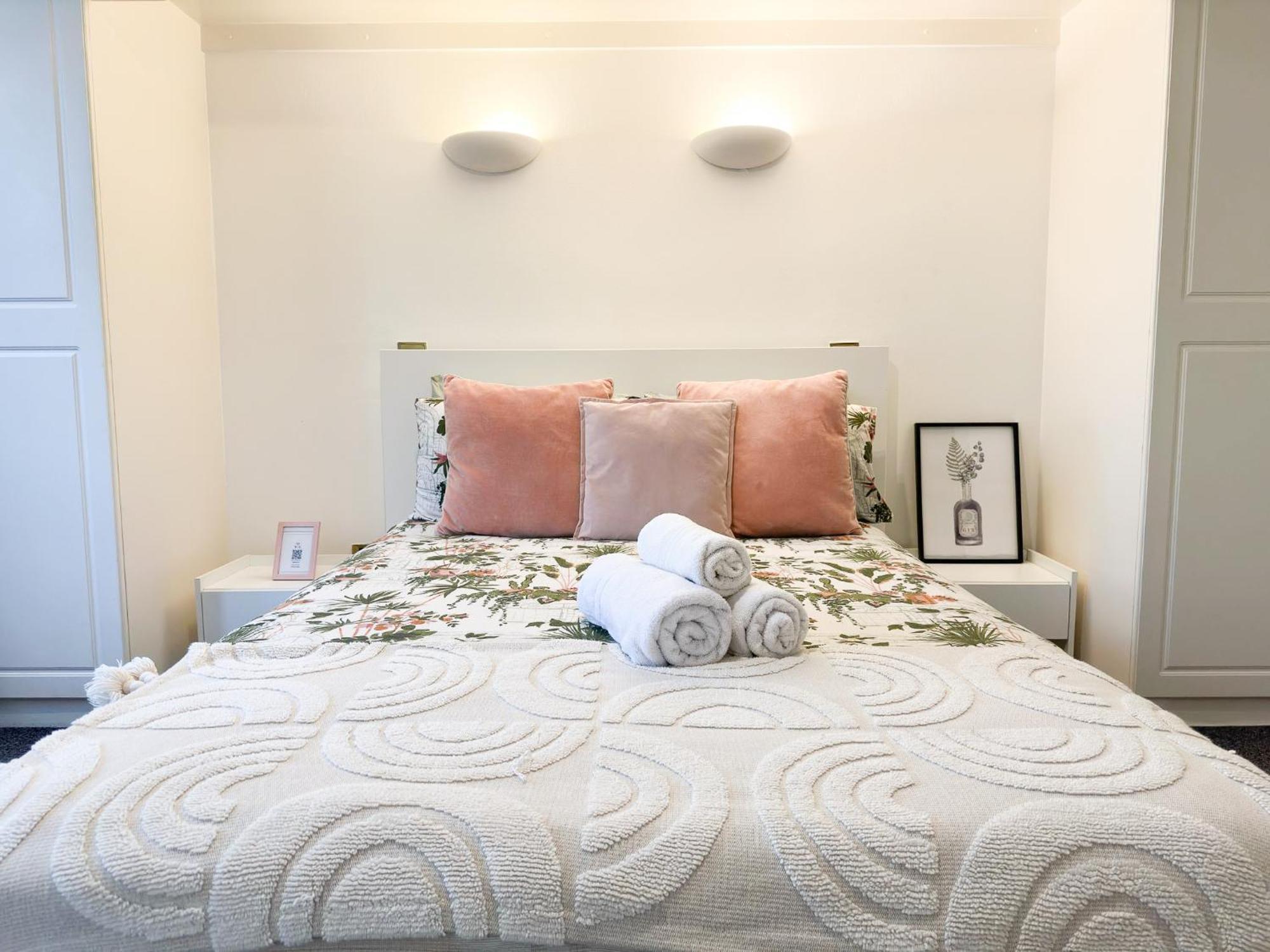 Cosy Near Hampstead Heath With Free On-site Parking & Private Gardens, Golders Green * Londres