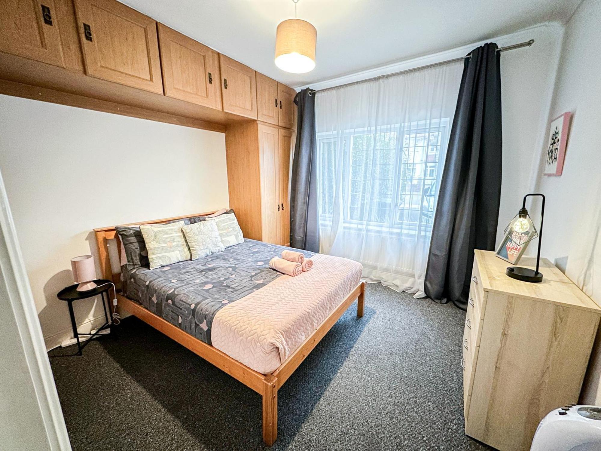 Apartamento Cosy Near Hampstead Heath With Free On-site Parking & Private Gardens, Golders Green