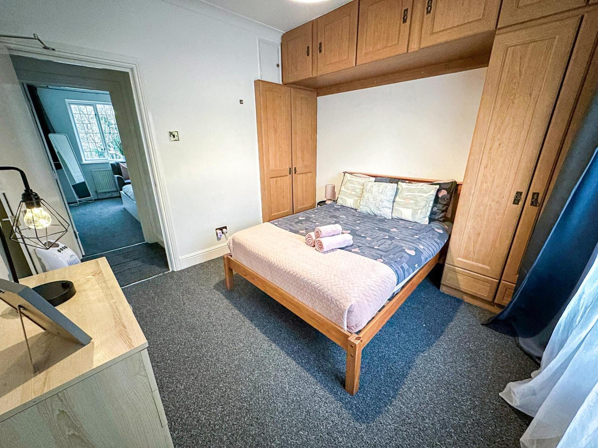 Apartamento Cosy Near Hampstead Heath With Free On-site Parking & Private Gardens, Golders Green *