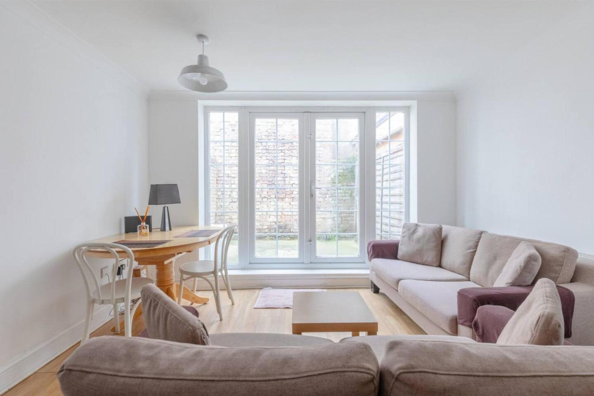 Apartment Wprivate Patio Heart Of Brixton London!