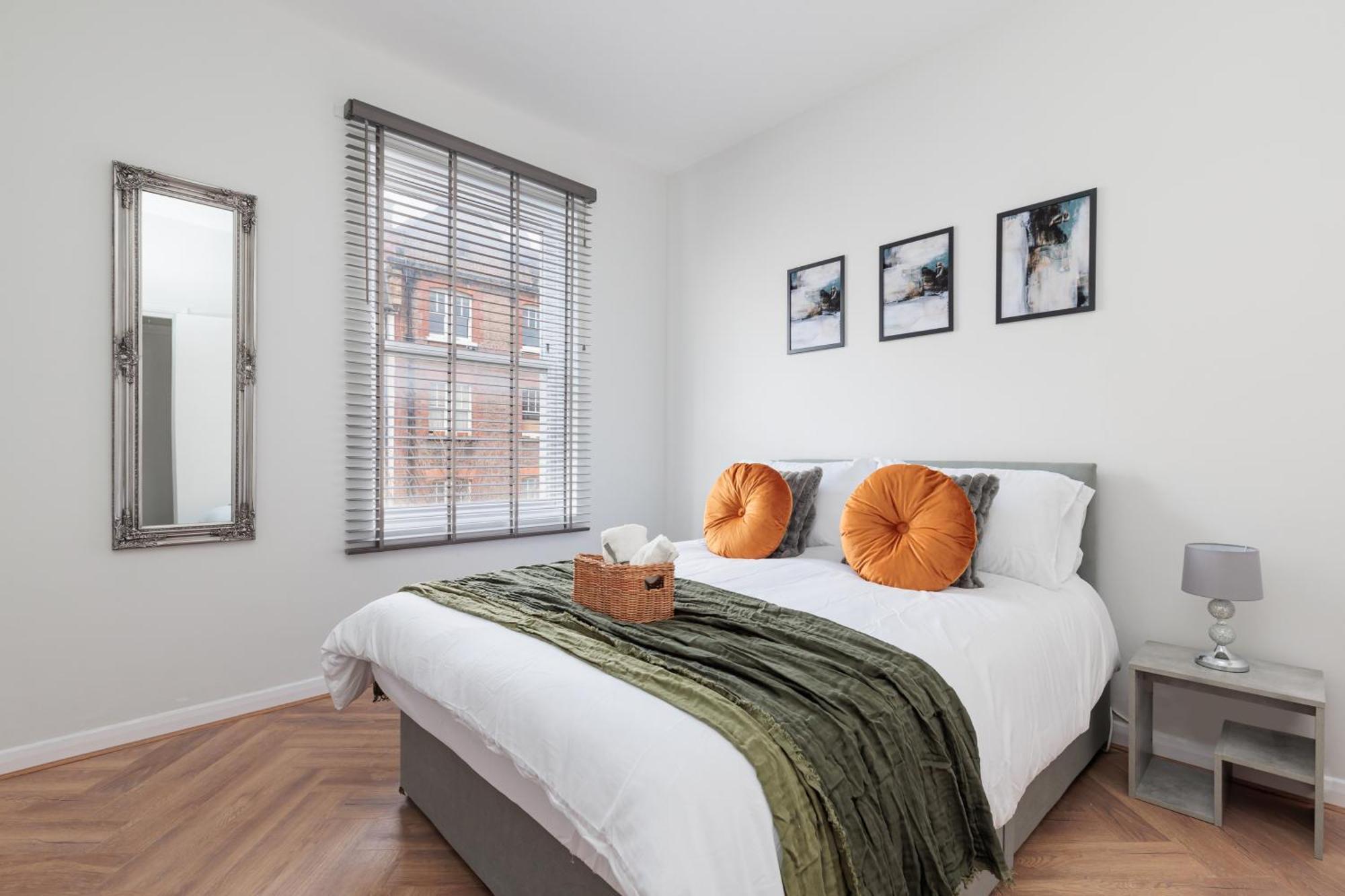 Luxury 2 Bed Flat In Central Apartment *