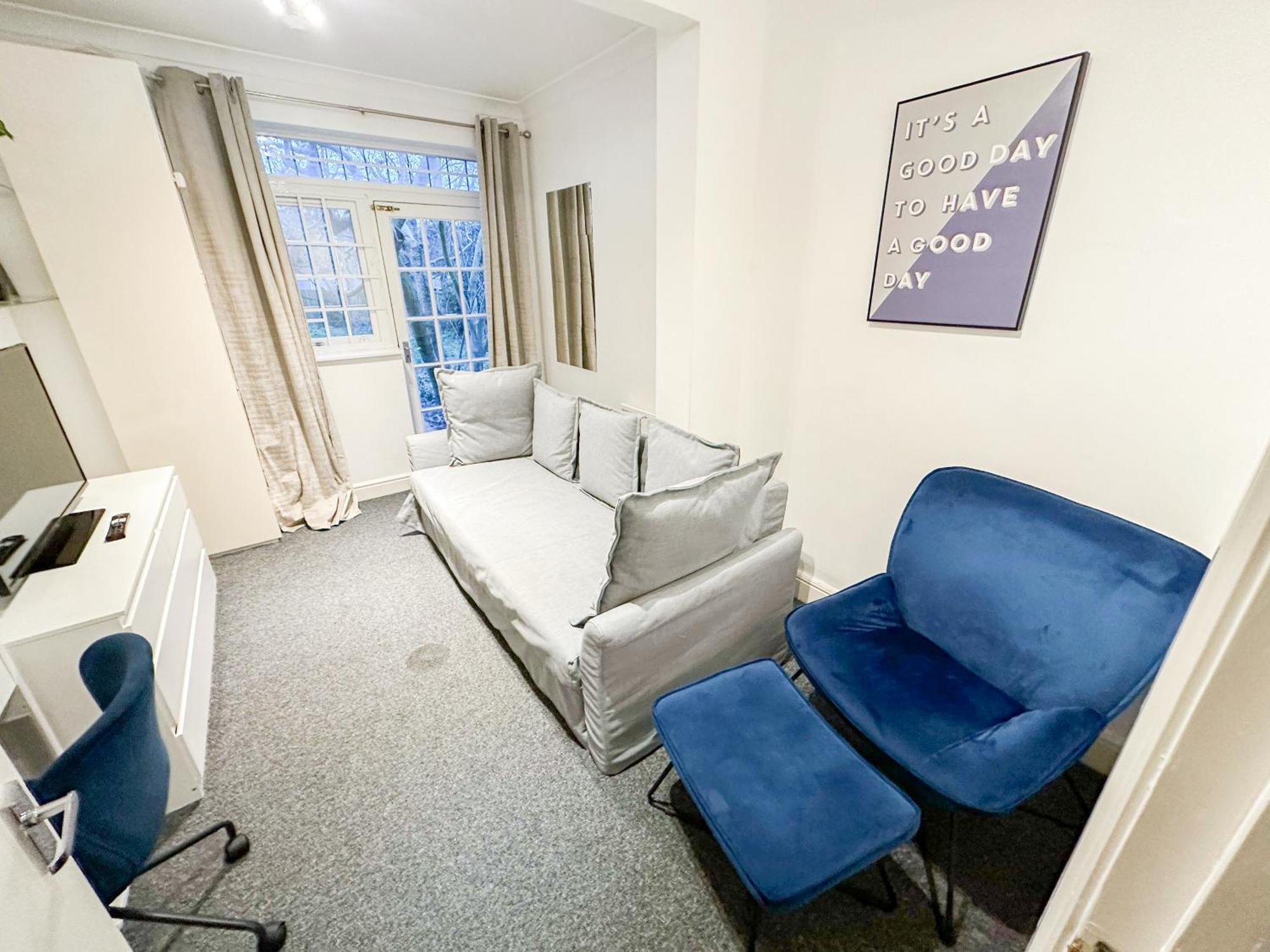 Cosy Near Hampstead Heath With Free On-site Parking & Private Gardens, Golders Green * London
