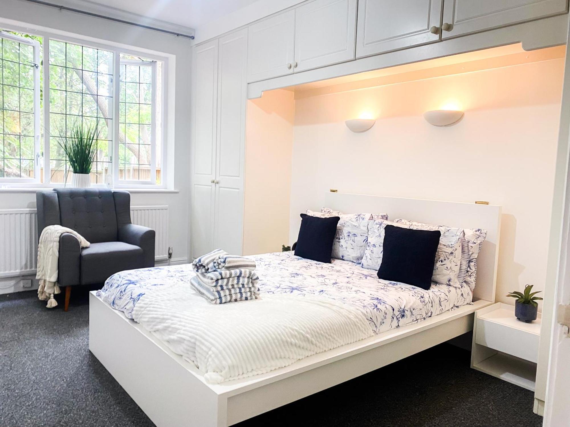 Cosy Near Hampstead Heath With Free On-site Parking & Private Gardens, Golders Green Apartment London