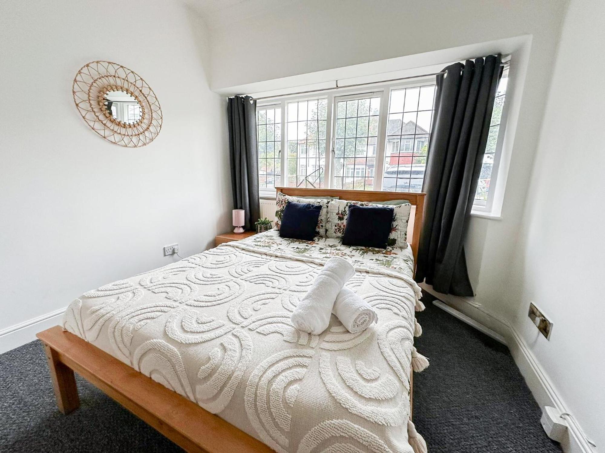 Apartment Cosy Near Hampstead Heath With Free On-site Parking & Private Gardens, Golders Green *