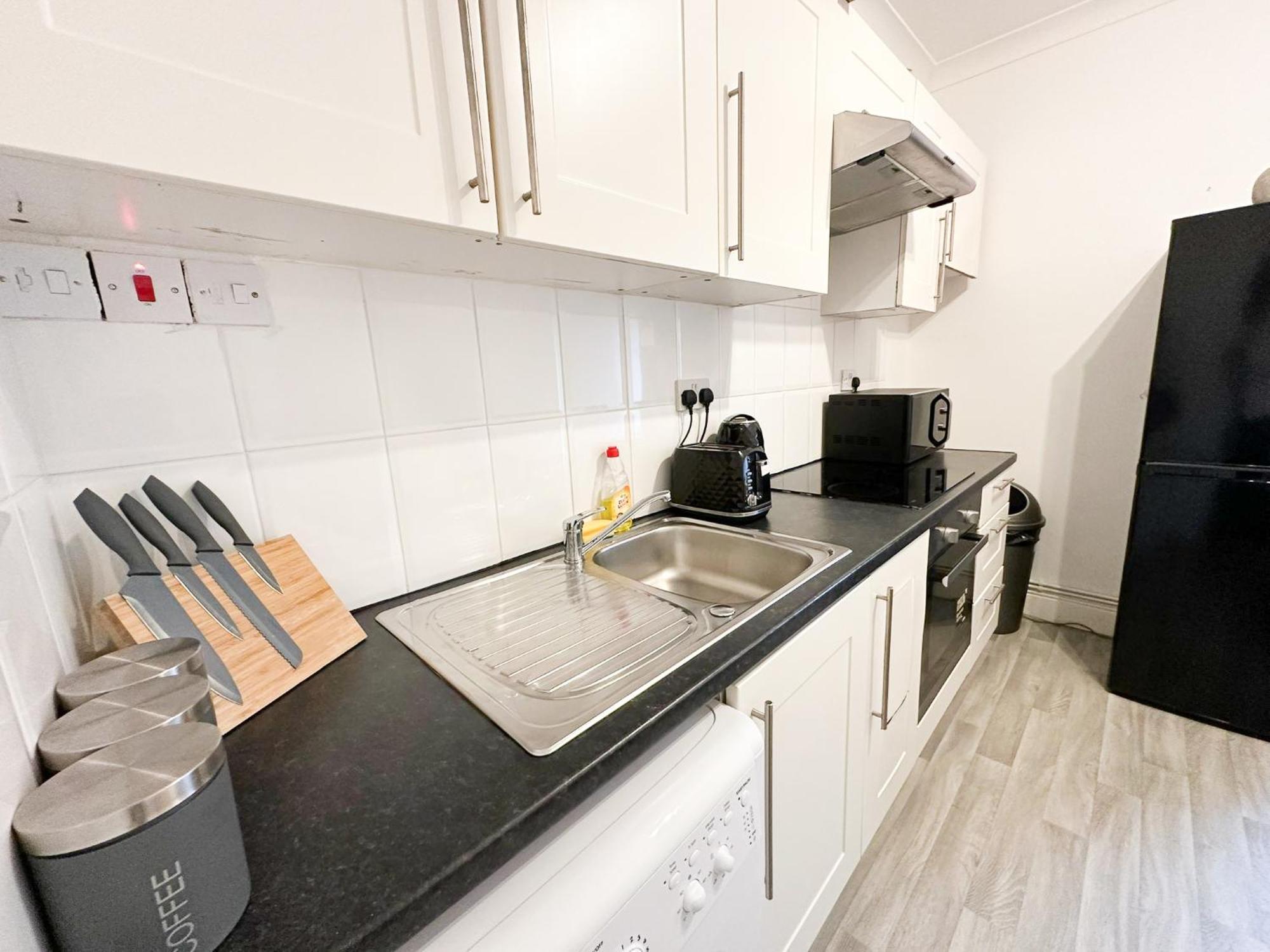 Cosy Near Hampstead Heath With Free On-site Parking & Private Gardens, Golders Green