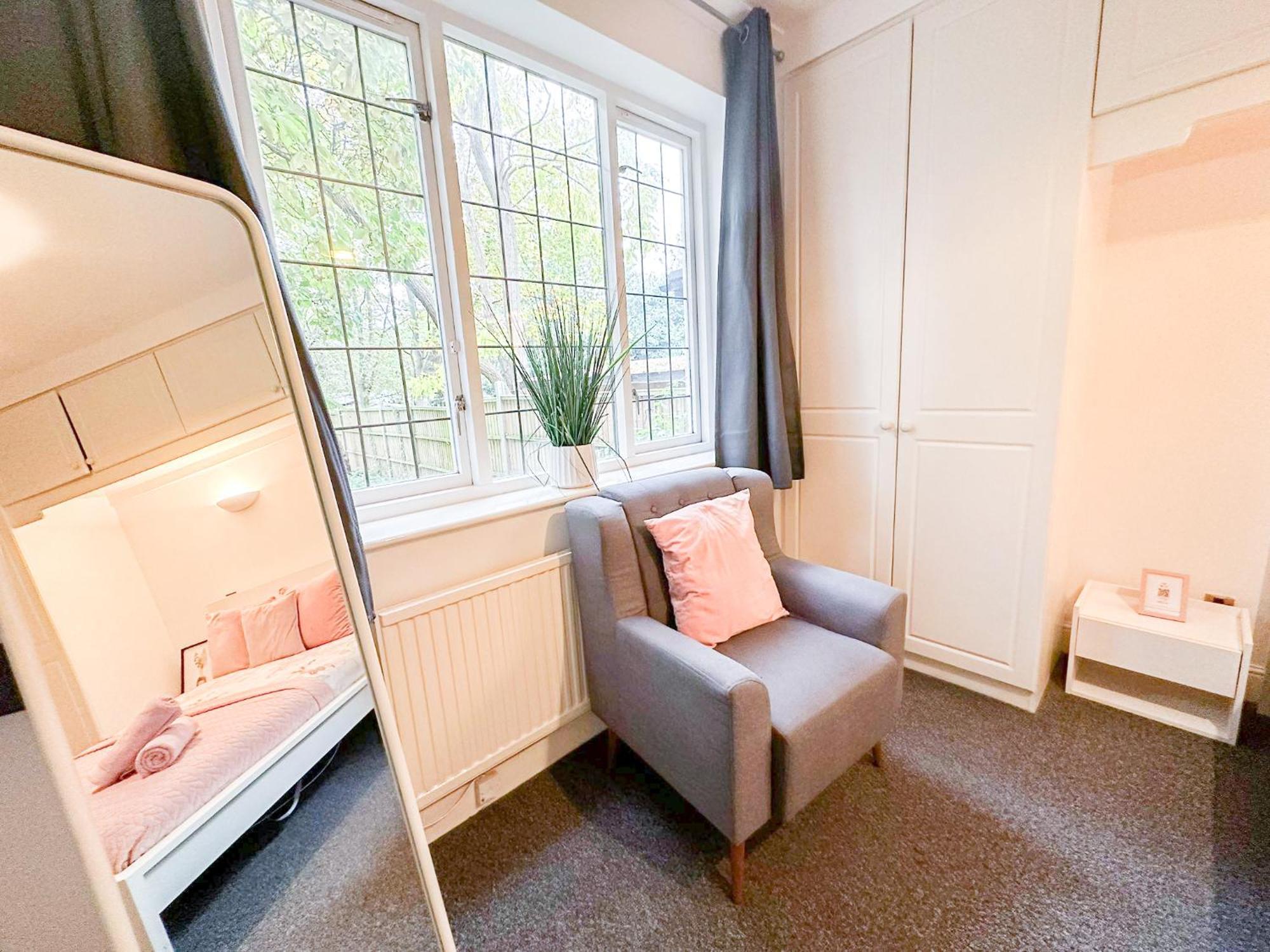 Cosy Near Hampstead Heath With Free On-site Parking & Private Gardens, Golders Green Apartamento Londres