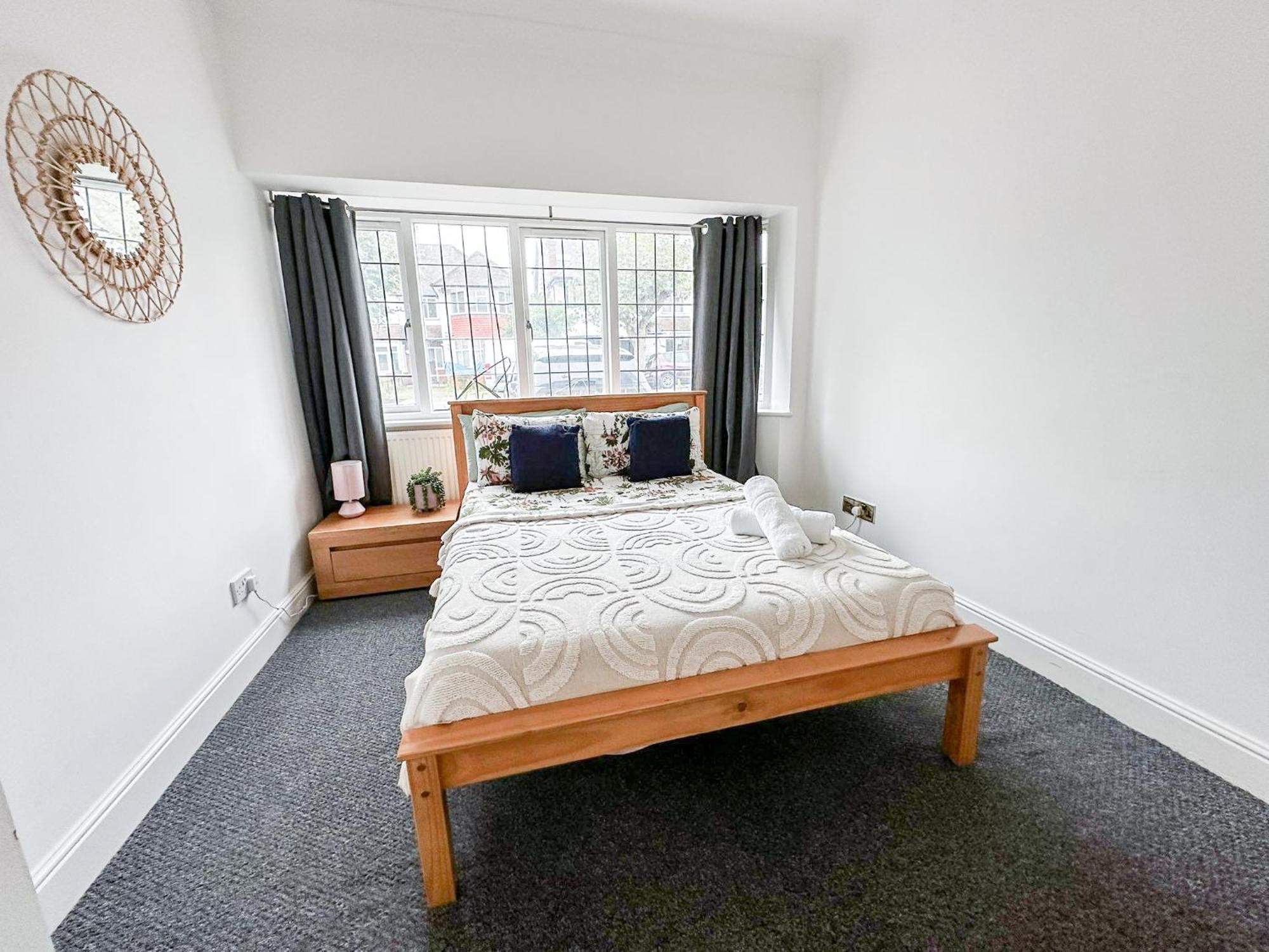 Cosy Near Hampstead Heath With Free On-site Parking & Private Gardens, Golders Green Apartamento