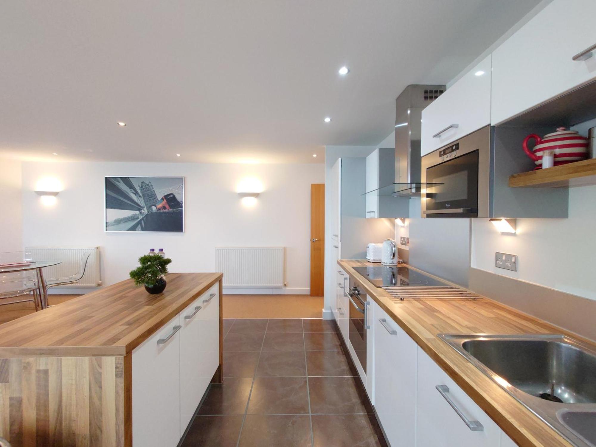 Excel - Three Bed Serviced Appartement *