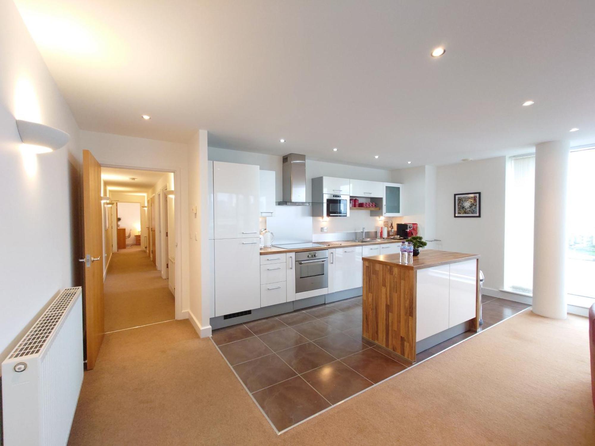 Excel - Three Bed Serviced Londen