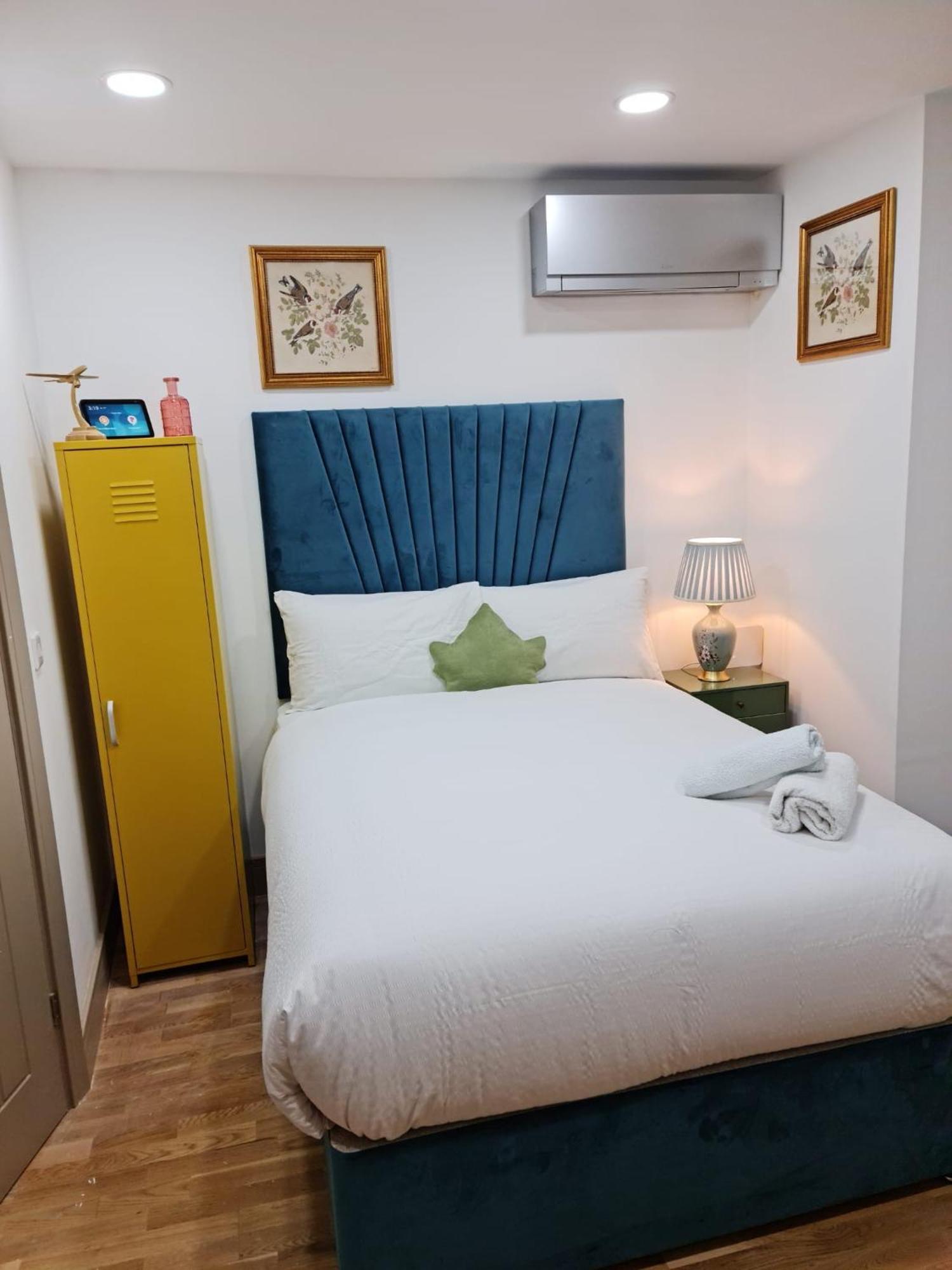 Apartment Studio-sleeps 2-garden-30 Min Ldn London