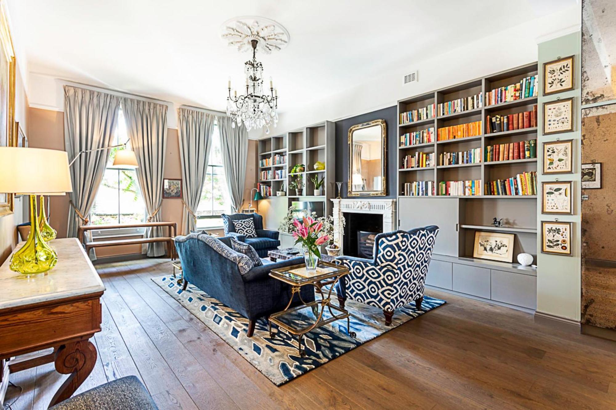 Well-designed Chelsea Flat *