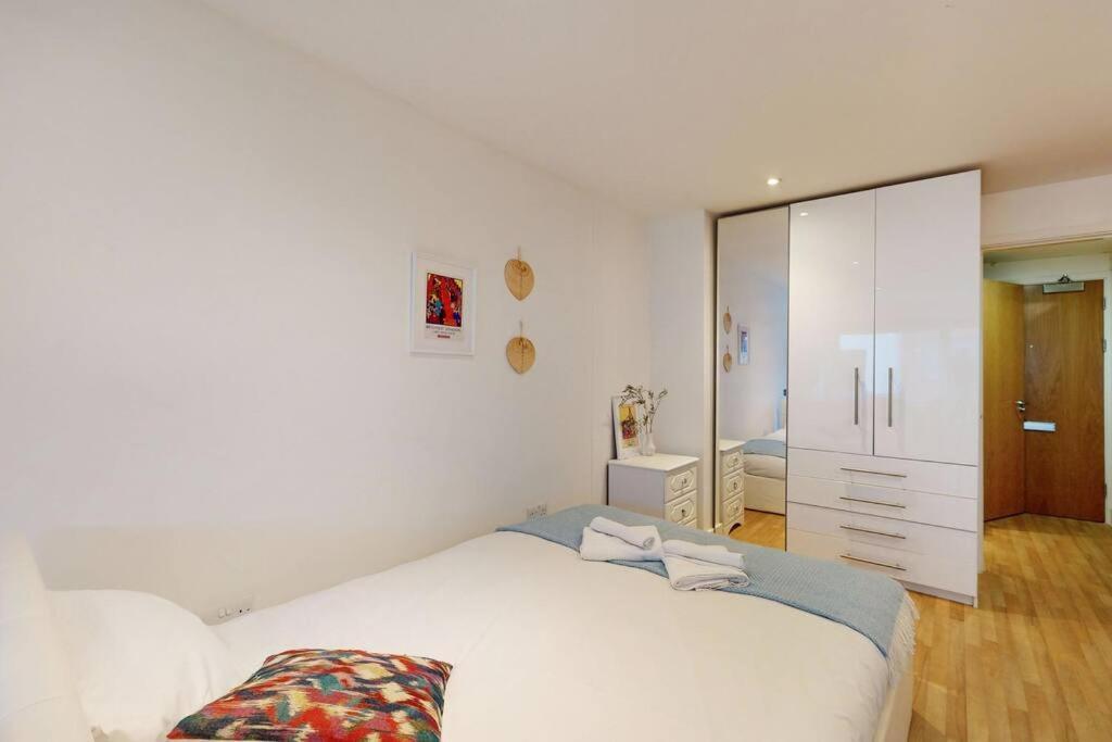 Stunning Apt- 5 Min Walk To Borough Station Londen