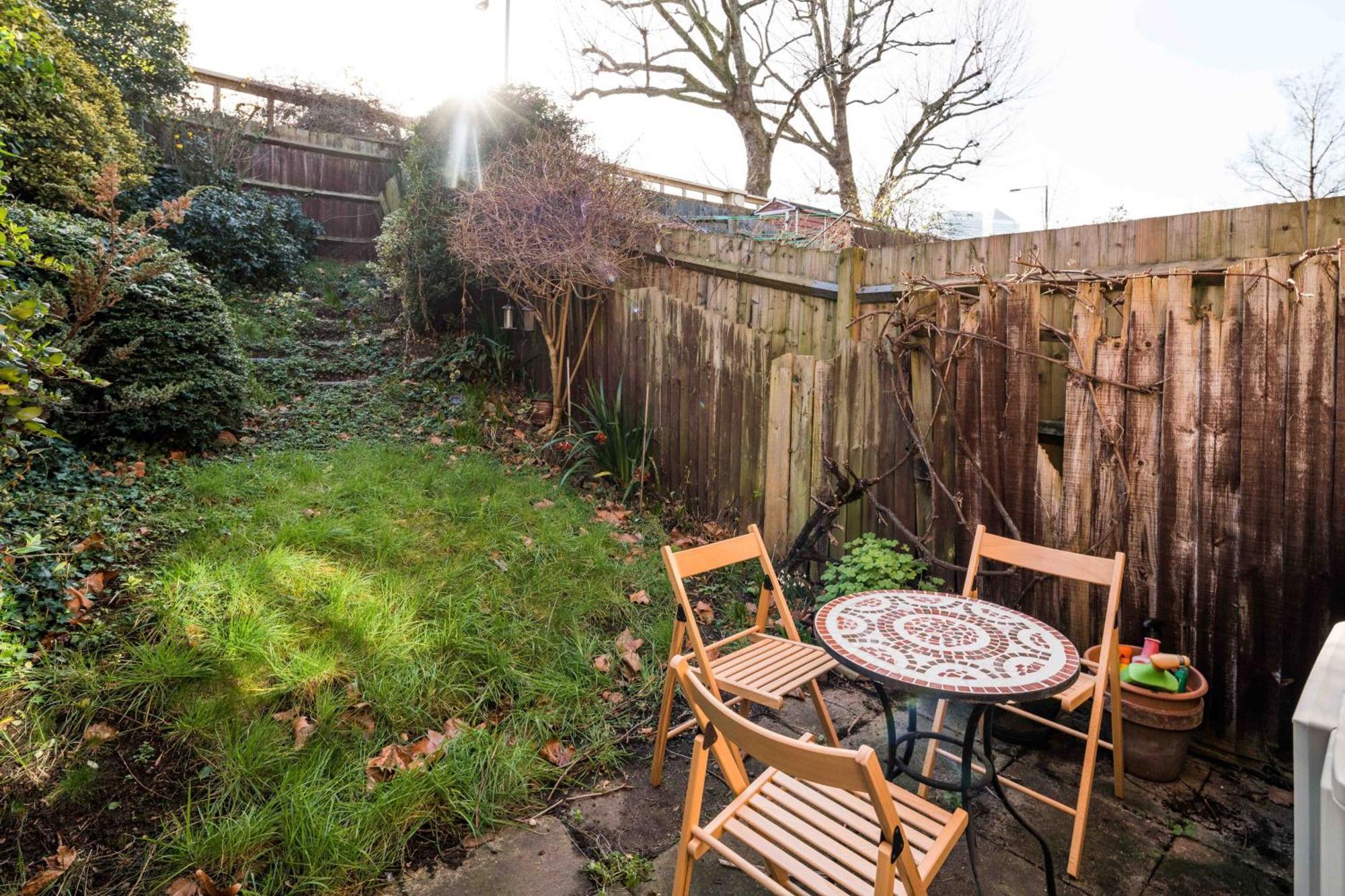 Fantastic In Canary Wharf - 2 Bedrooms *