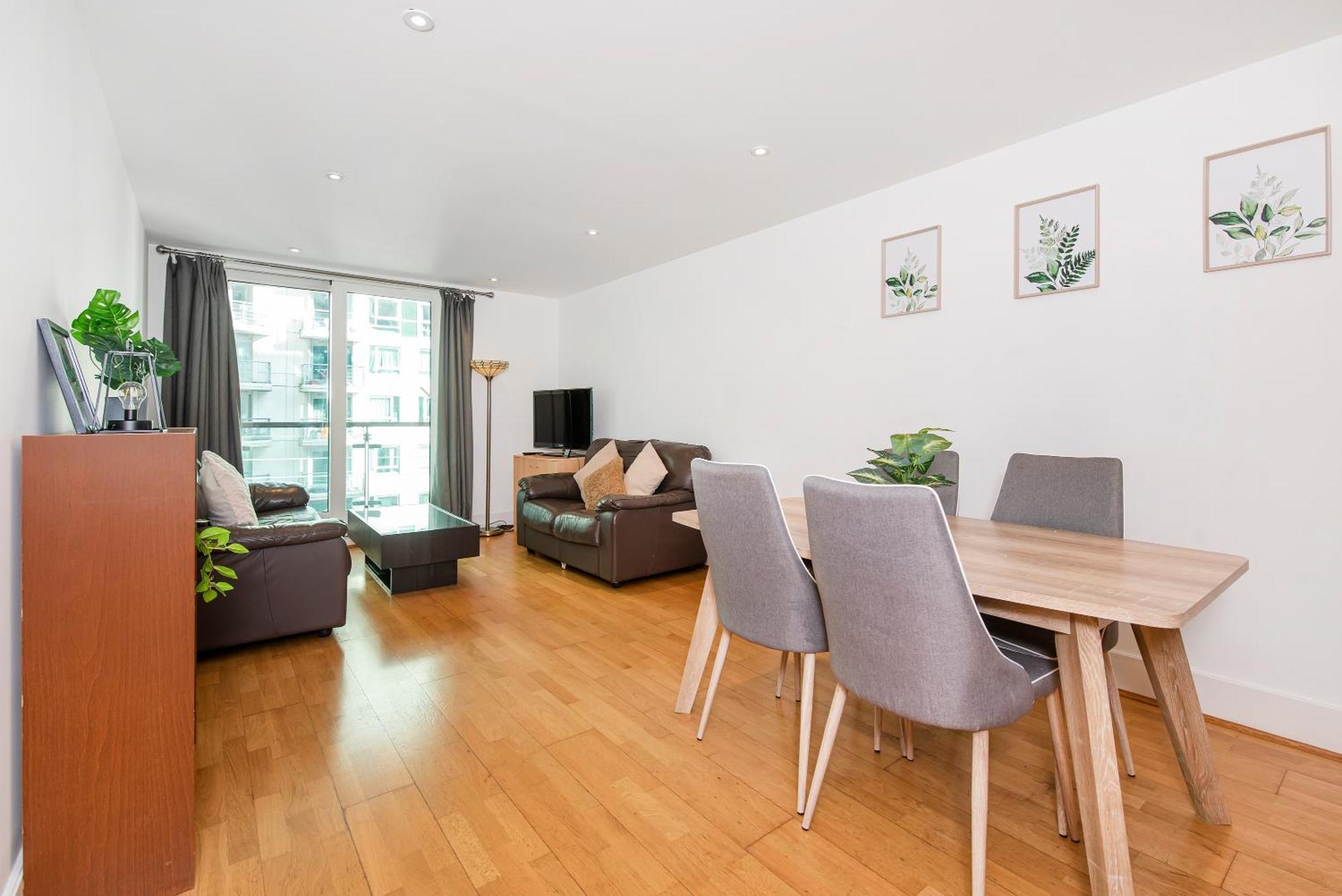 Compact 2 Bed Good Transport Links Appartement *