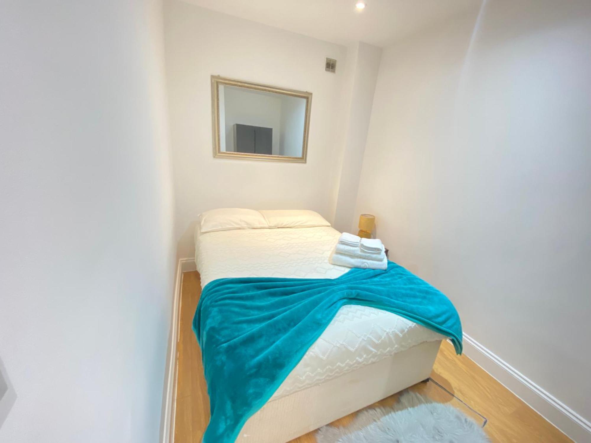 Lovely 2-bed Flat In Apartment *