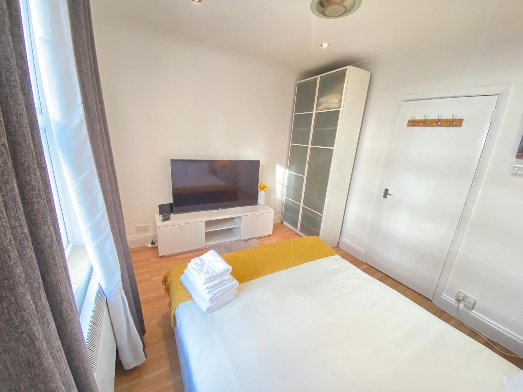 Lovely 2-bed Flat In Apartment