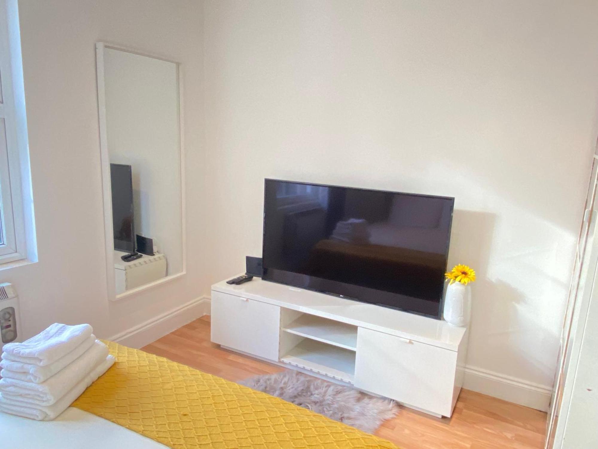 Lovely 2-bed Flat In Apartment London