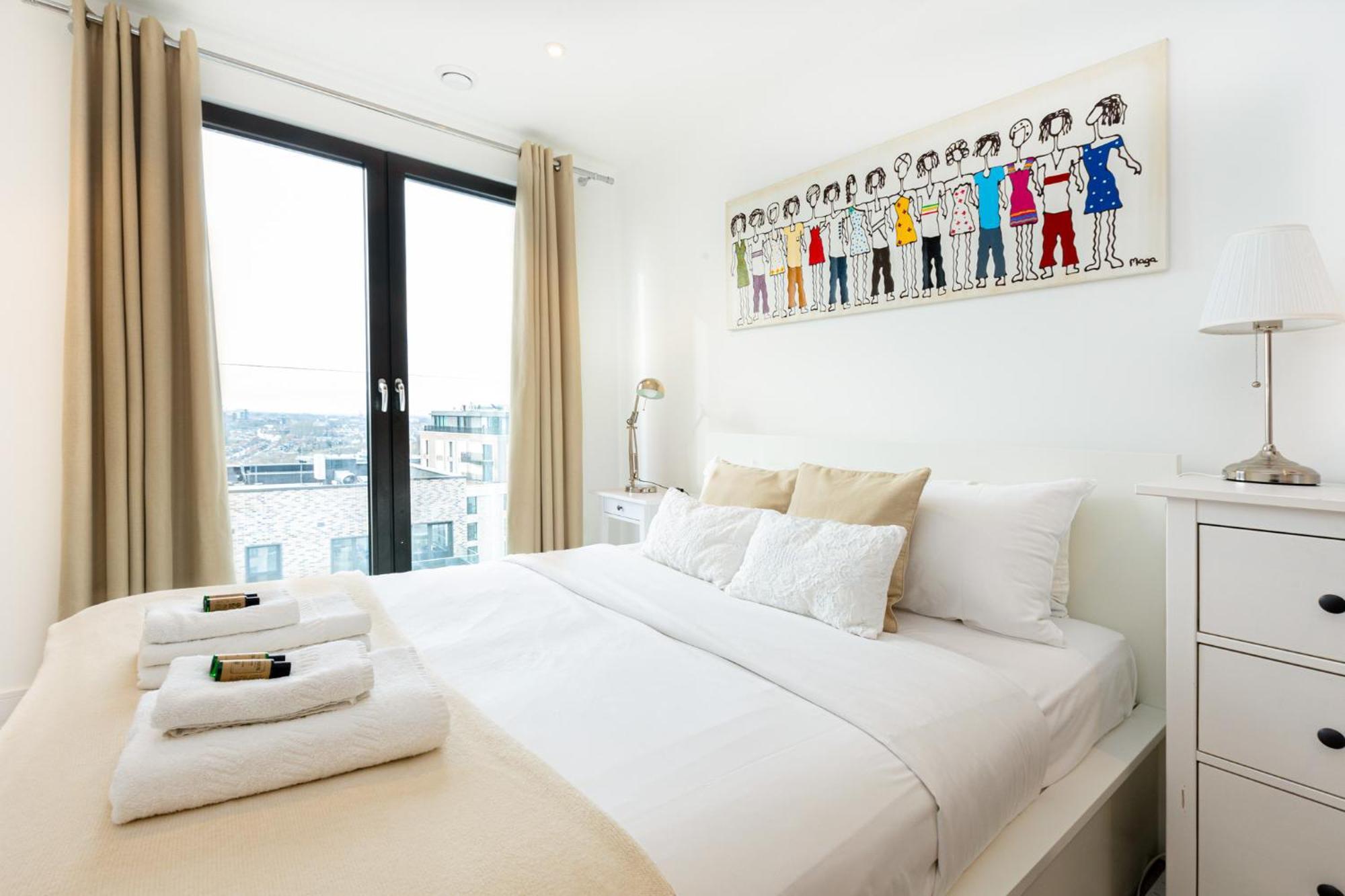Sensational 2br Wviews & Balcony In Wandsworth Londen