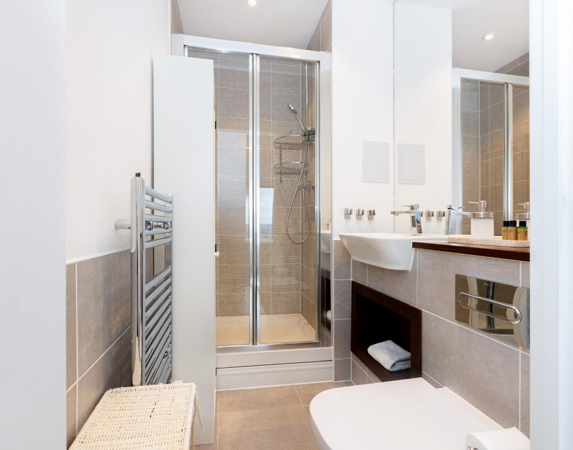 Appartement Sensational 2br Wviews & Balcony In Wandsworth Londen