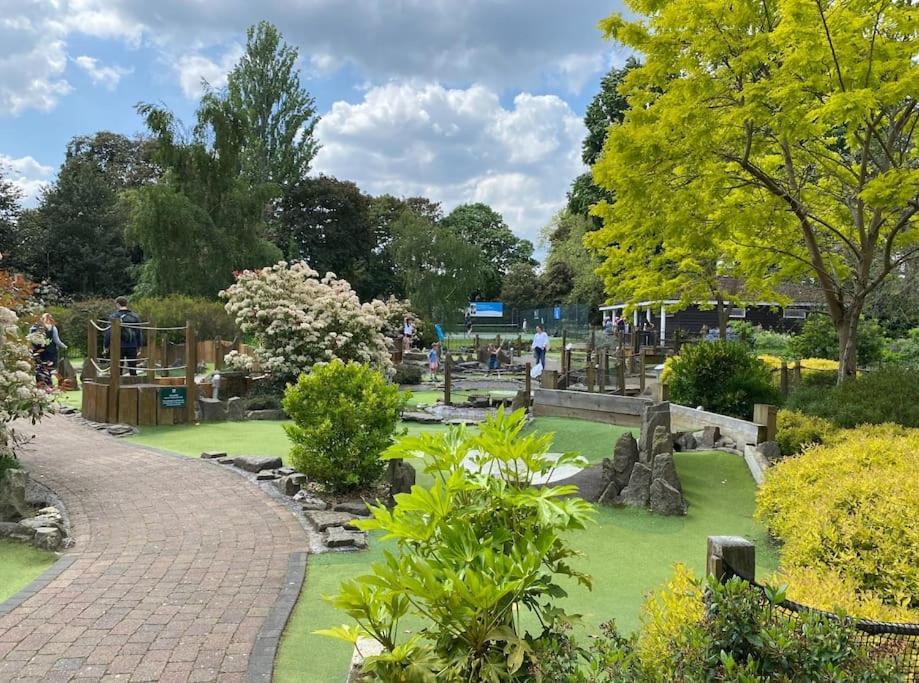 Appartement Sensational 2br Wviews & Balcony In Wandsworth Londen