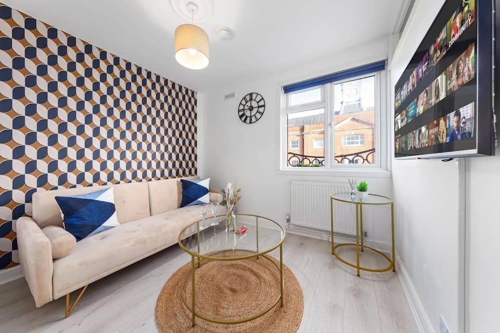Apartment The Holloway Suite- Longterm 15% Off Sleeps4 *