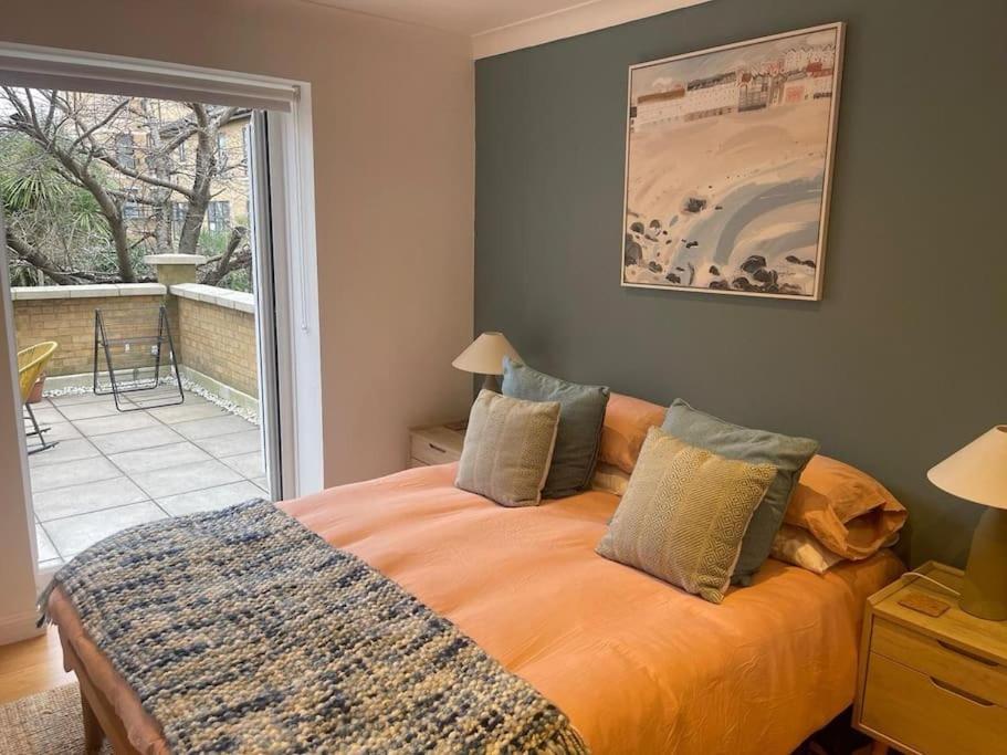 Flat In - Close To Excel London