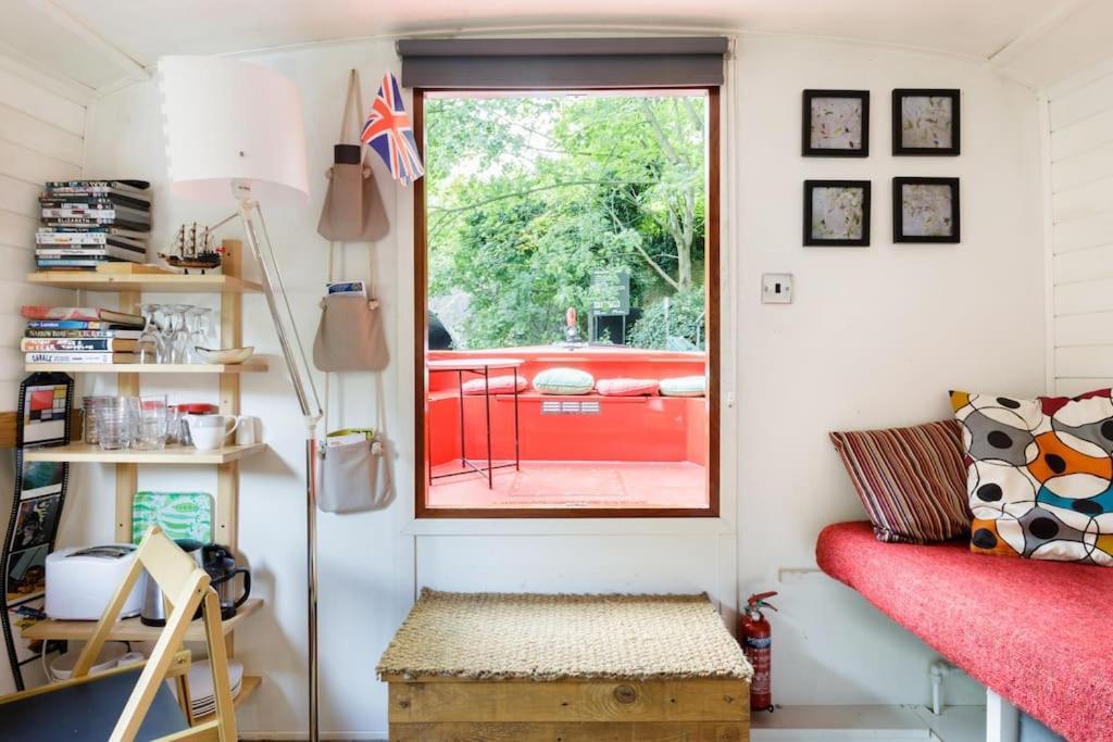 Slash Arts Houseboat On Secluded Mooring In Botel *
