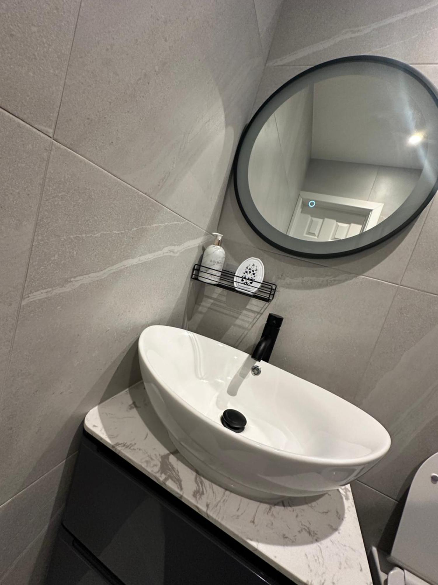 Apartment Spacious En-suite Private Bath And Kitchen Studio Flat Canary Wharf No 3 *