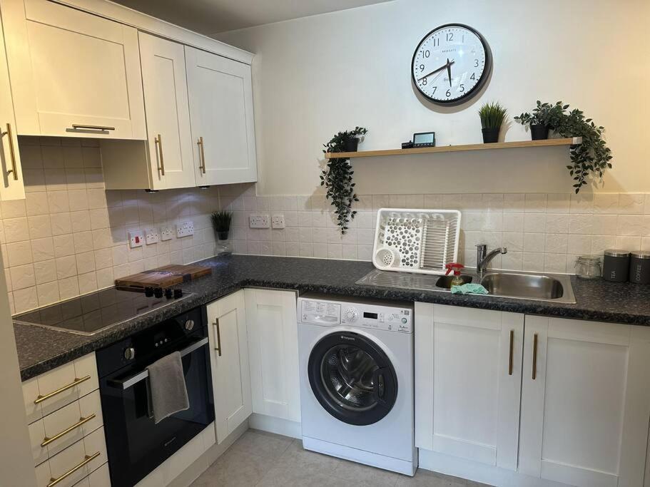 Remarkable 2-bed In Apartment London