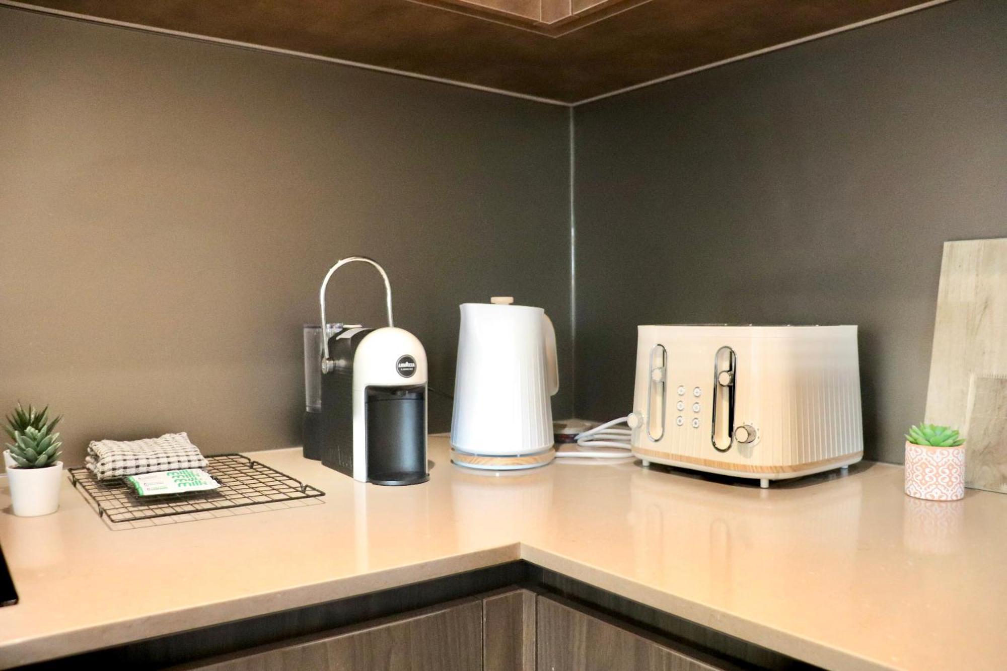 Apartamento Luxury 2 Bed Vauxhall, Balcony, Sleeps 4, - Open For Business Stays, Long Stays, Families Relocating