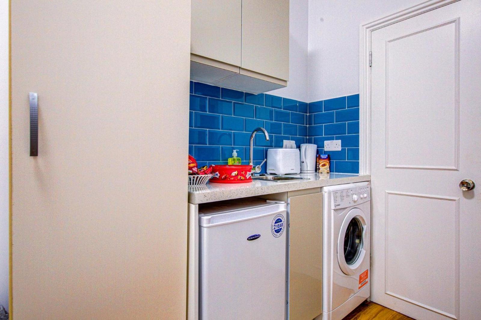 Streatley Apartment *