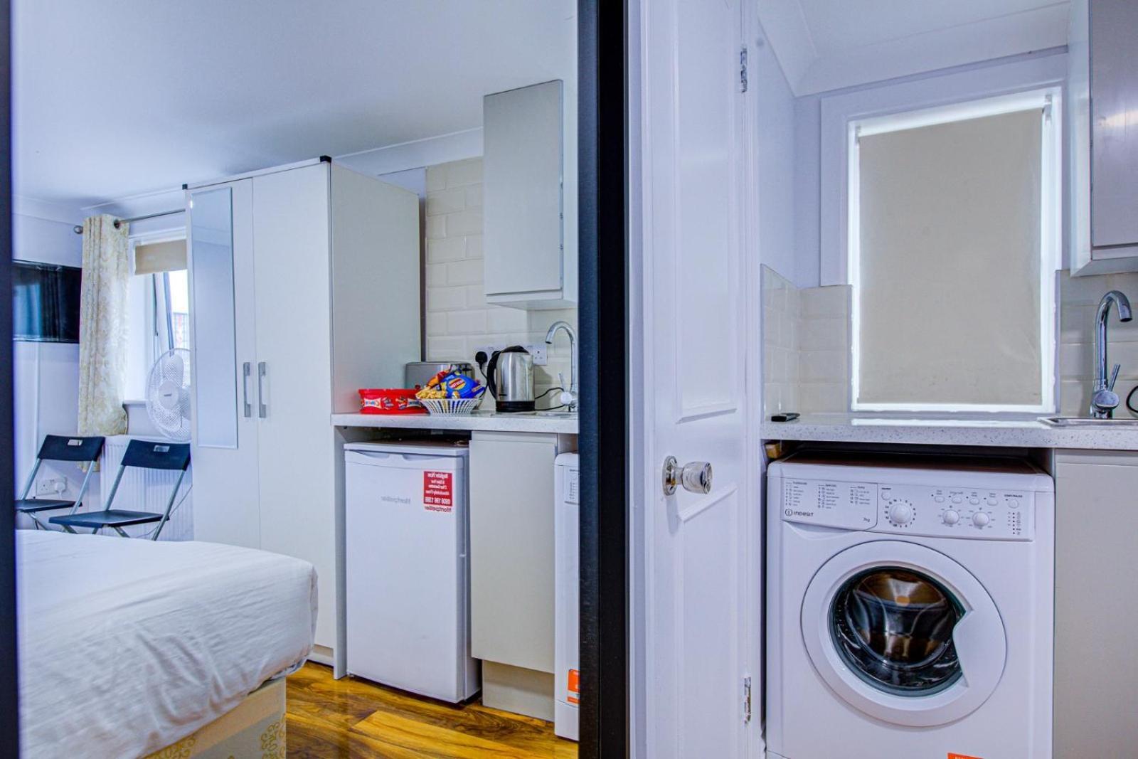 Streatley Apartment *