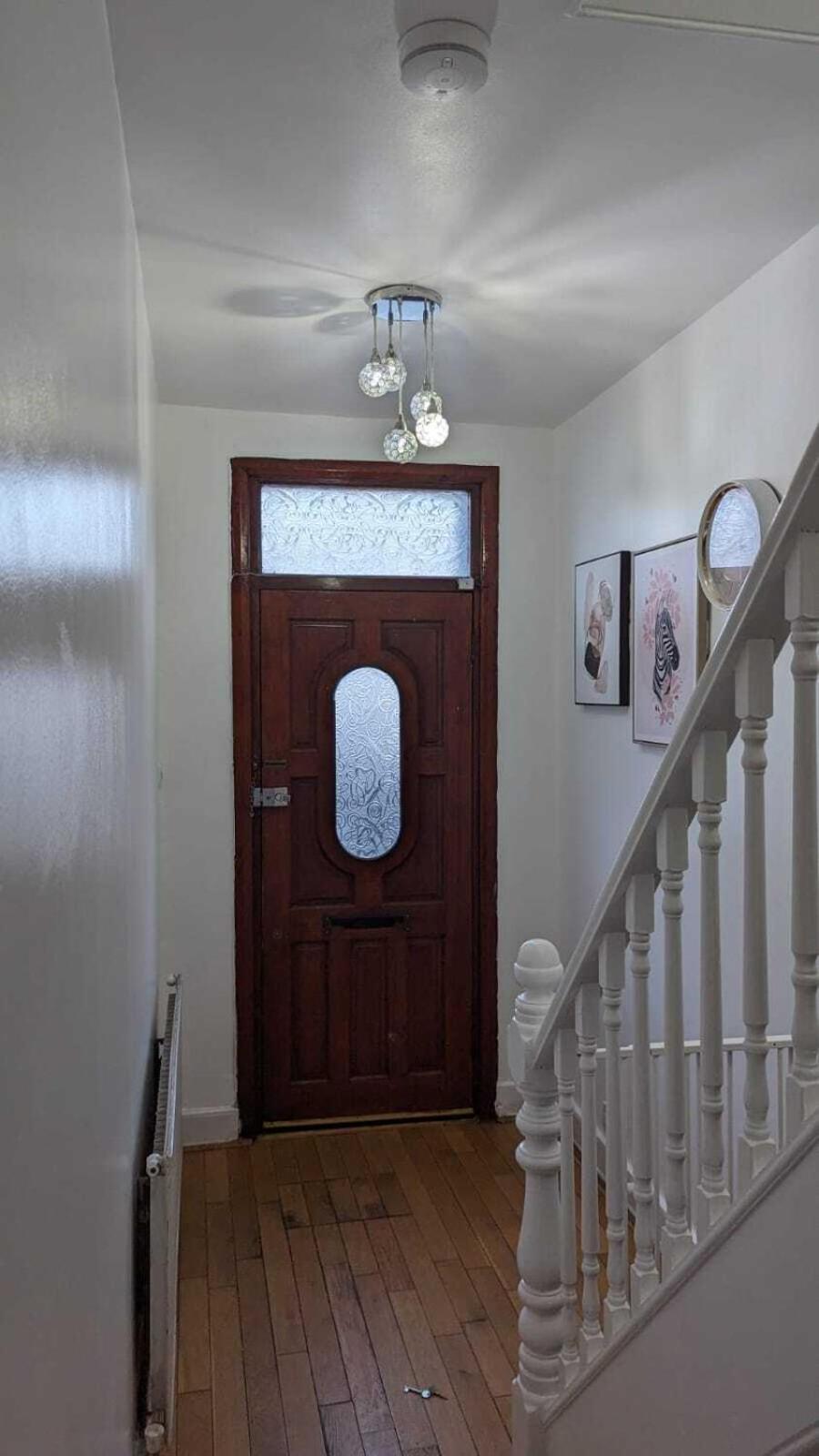 3 Bedroom House,4beds, 2 Baths Ilford ,12 Mins To Stratford
