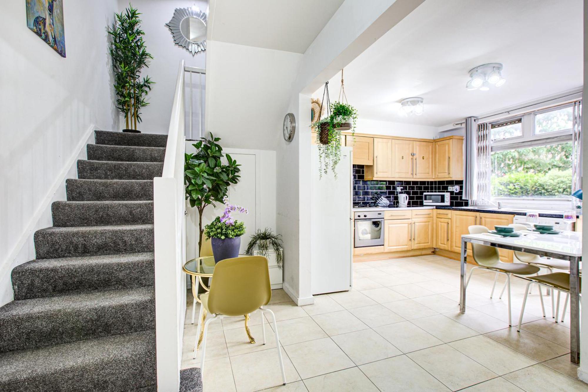 Apartment Gorgeous 5-bedrooms 5-bathrooms In London