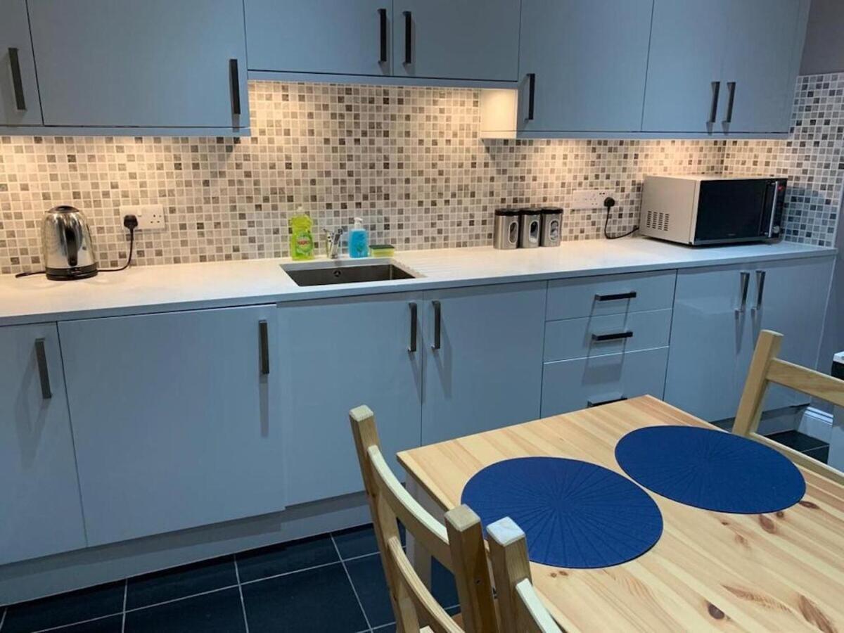 Wood Budget - Next To Mall & Metro Station - 10 Min To Center Holiday home