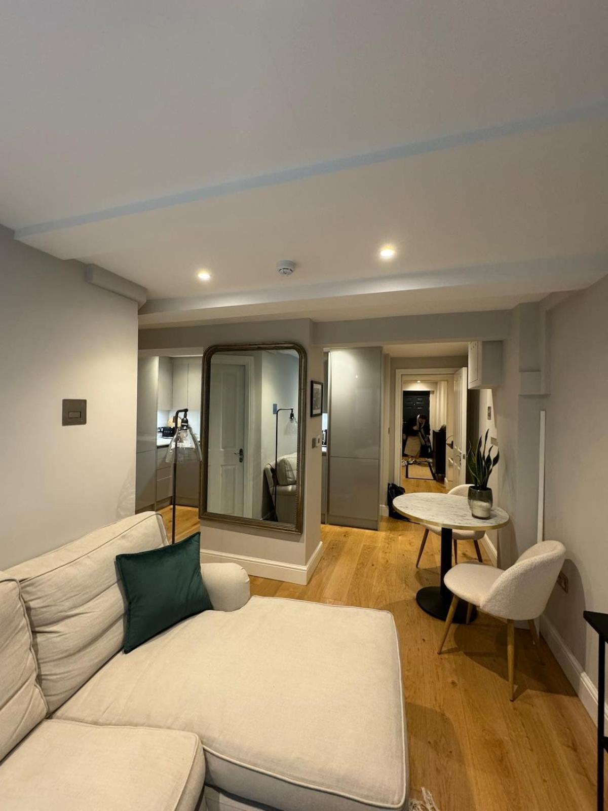 Elegant 1bd Hidden Gem Wprivate Patio Fulham!