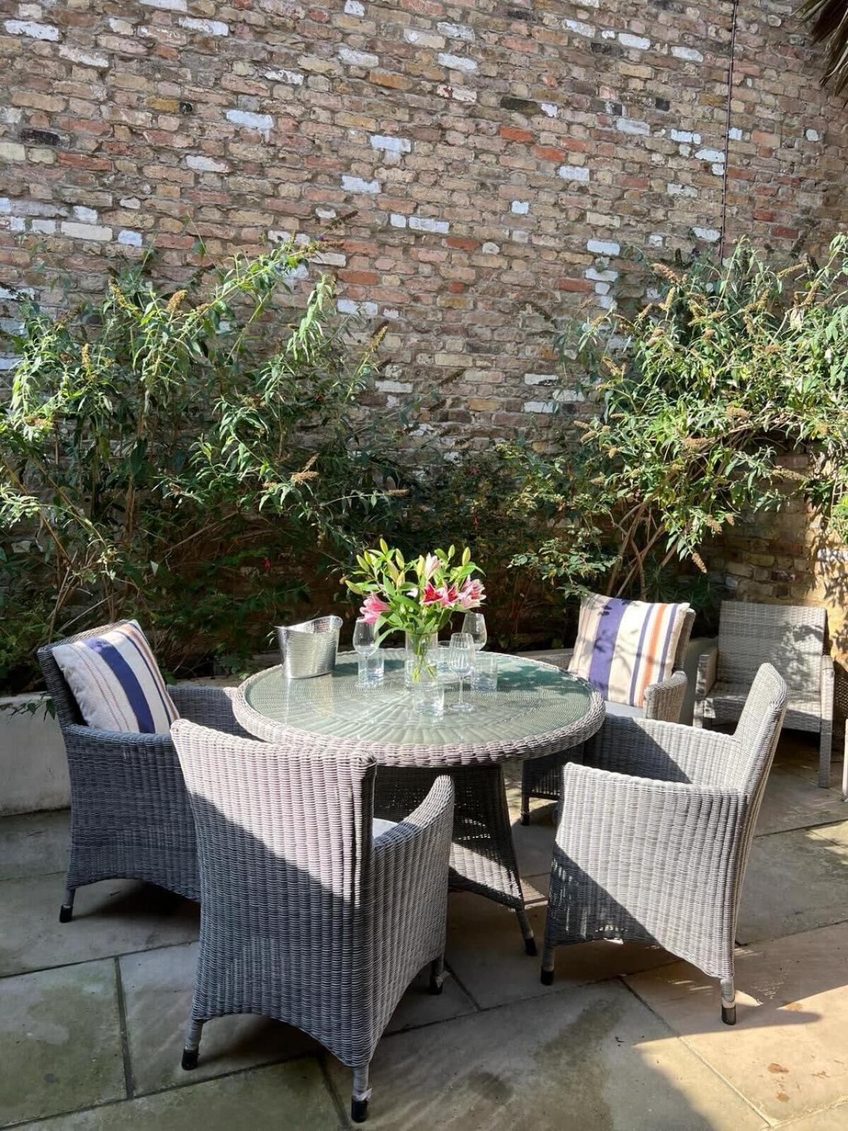 Apartment Elegant 1bd Hidden Gem Wprivate Patio Fulham! London