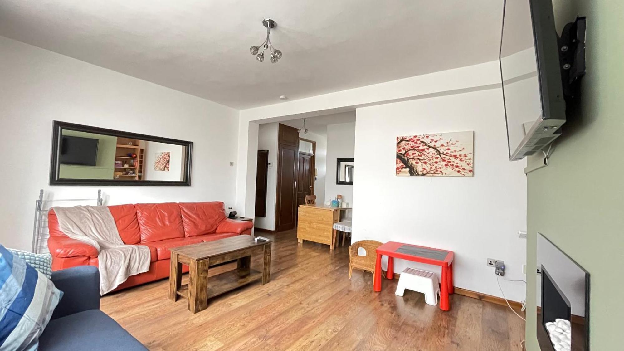 2 Bedrooms 2 Stations Londen