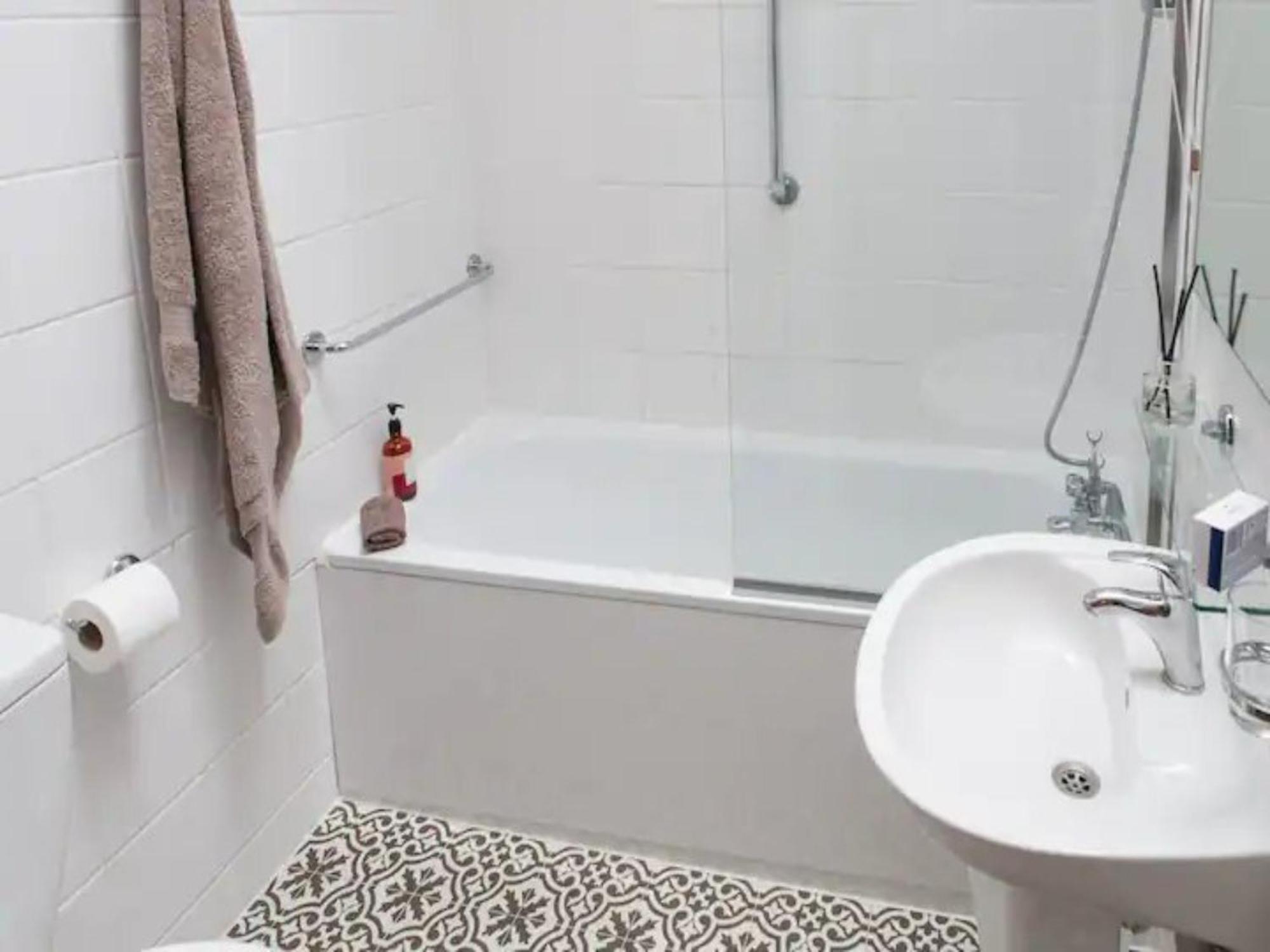 Pass The Keys - Mediterranean Garden Holiday home London