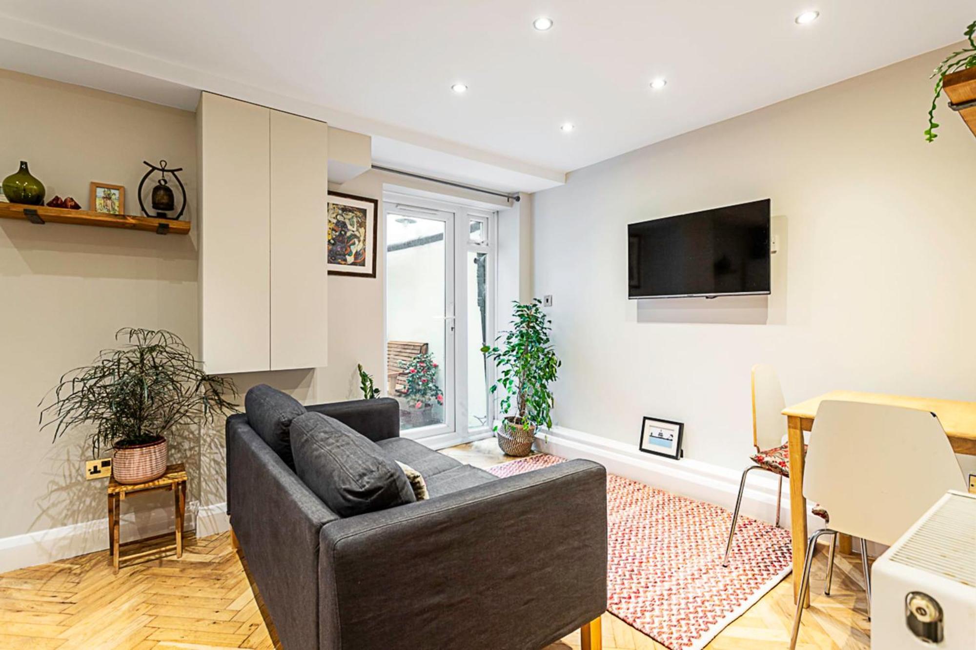 Apartment Cosy Garden Flat In Prestigious Residential Area *