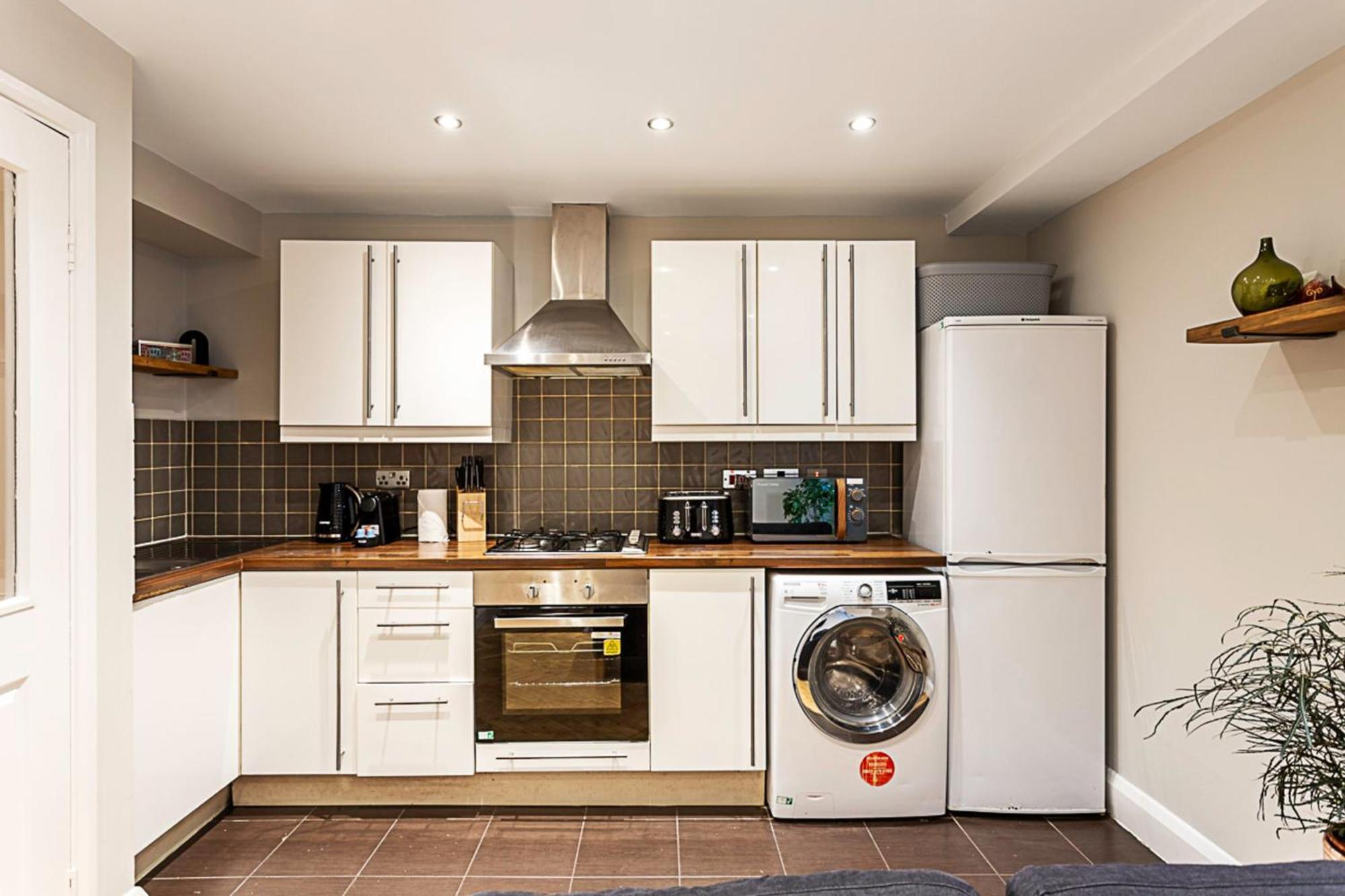 Apartment Cosy Garden Flat In Prestigious Residential Area London