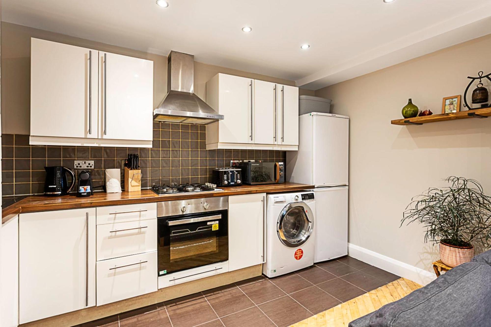 Apartment Cosy Garden Flat In Prestigious Residential Area
