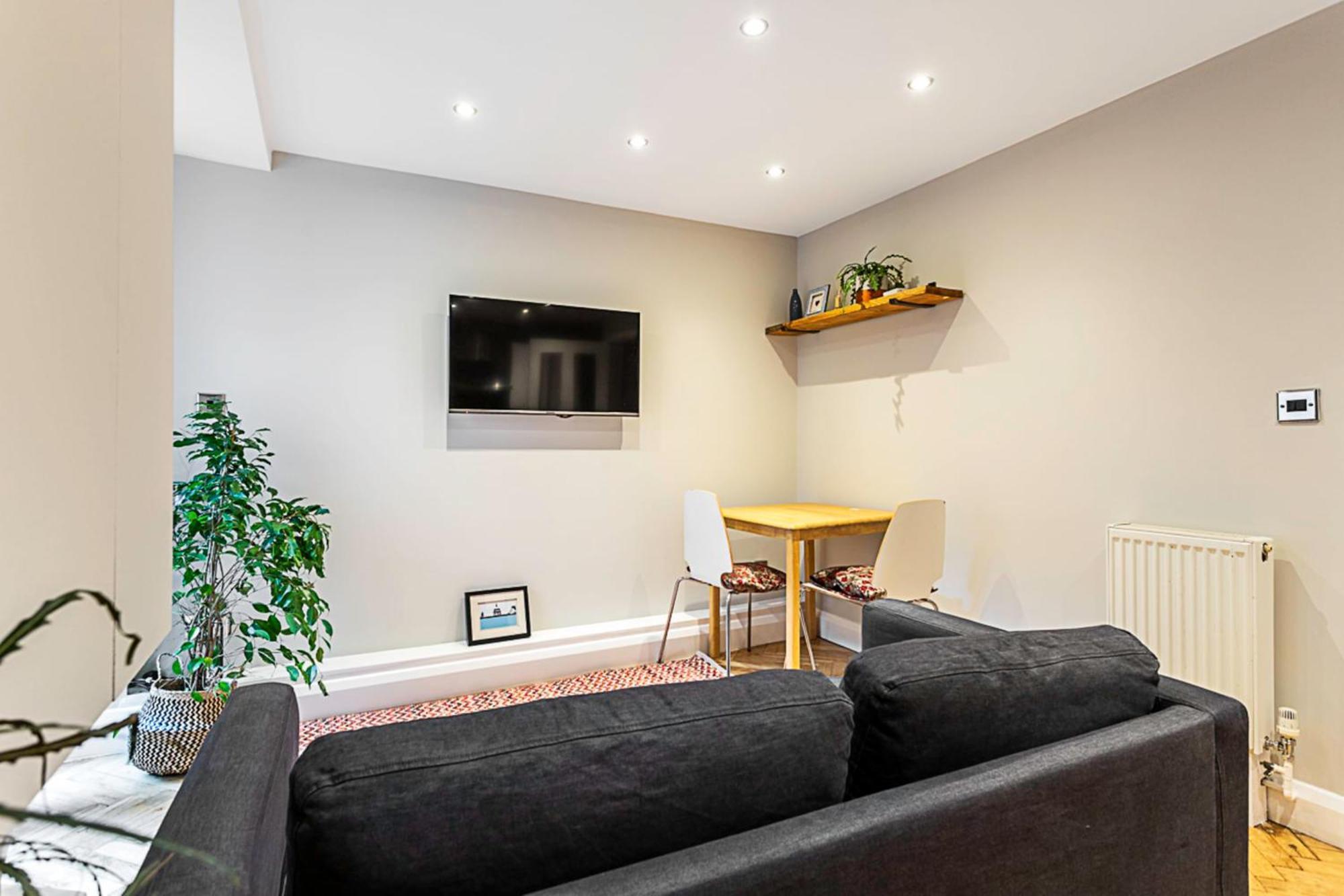 Apartment Cosy Garden Flat In Prestigious Residential Area *