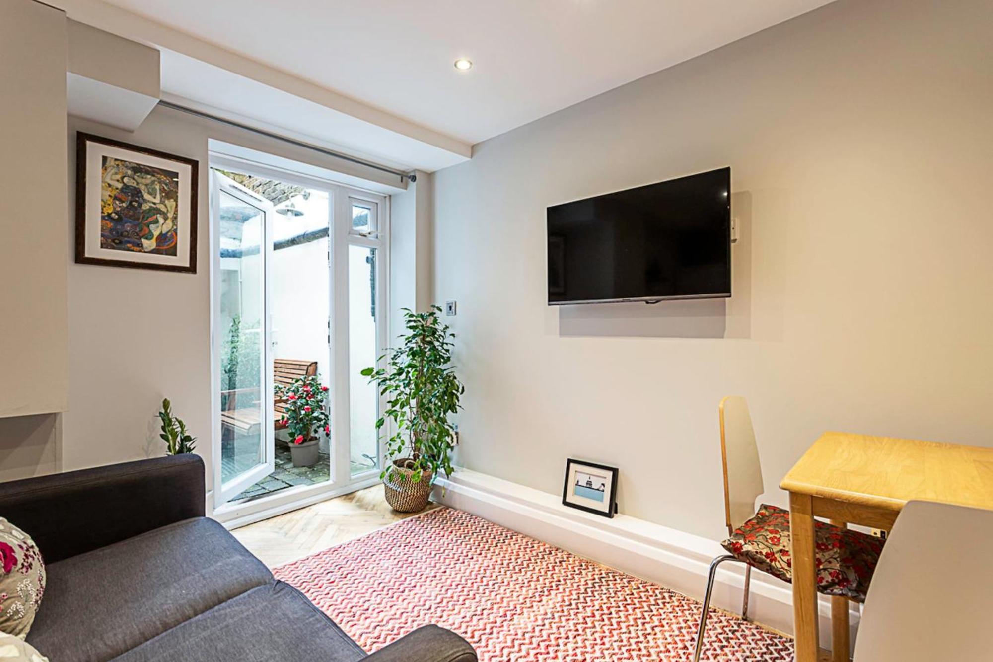 Cosy Garden Flat In Prestigious Residential Area Apartment London