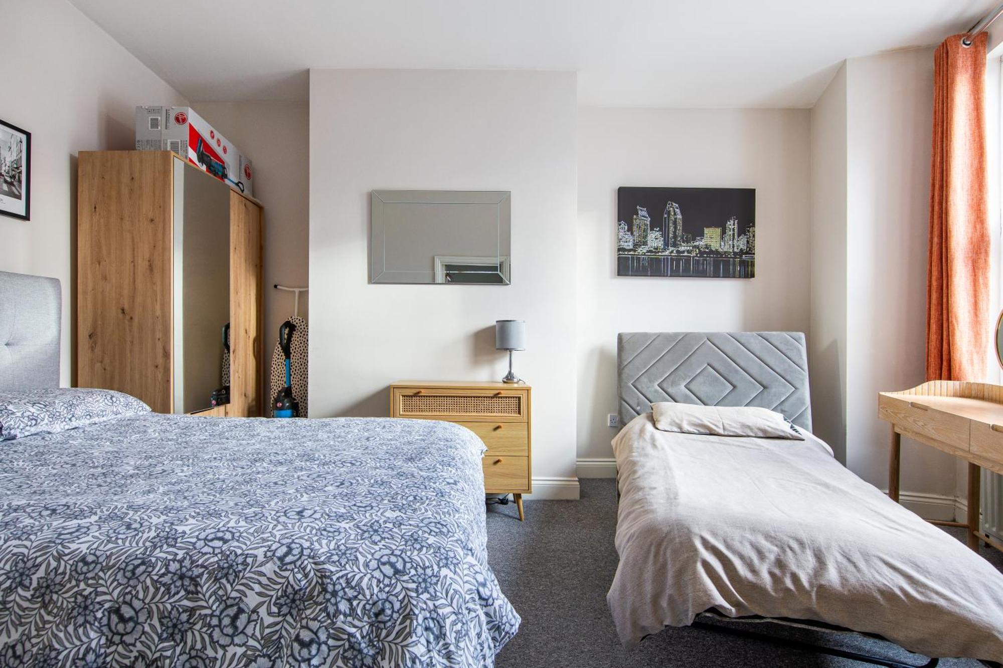 Cosy 1 Bed With Free Parking Close To Underground Station Zone 2 For Quick Access To Up To 5 Guests Apartment
