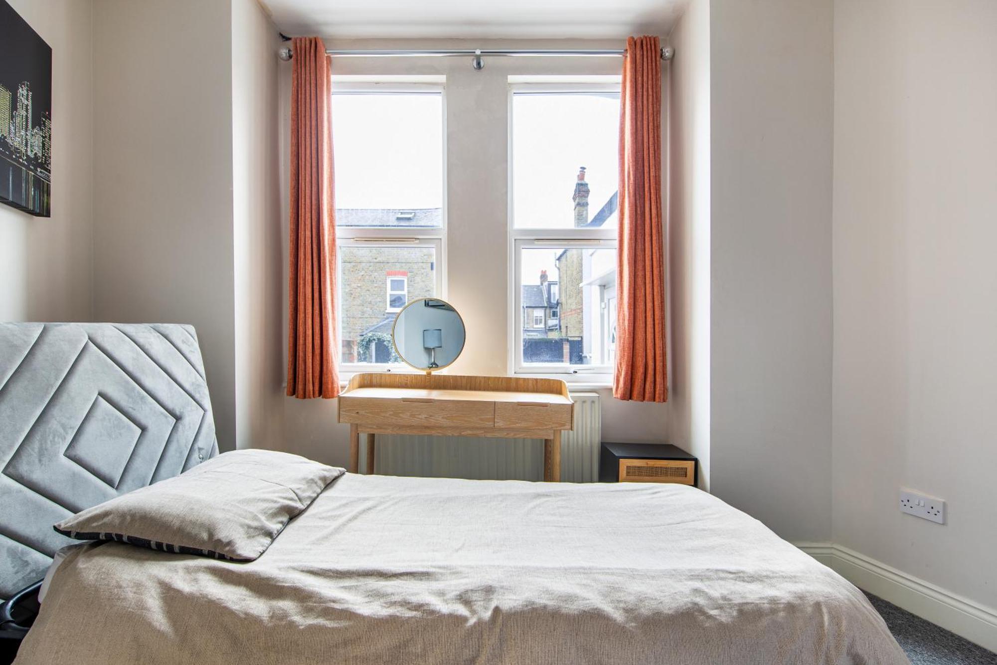 Apartment Cosy 1 Bed With Free Parking Close To Underground Station Zone 2 For Quick Access To Up To 5 Guests *